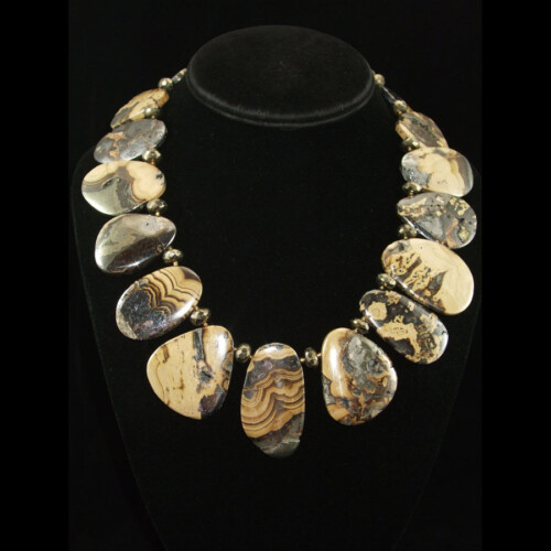 Schalenblende, Pyrite Necklace